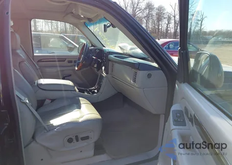 2002 Cadillac Escalade Standard z USA, uszkodzony, nr VIN 1GYEK63N52R119357